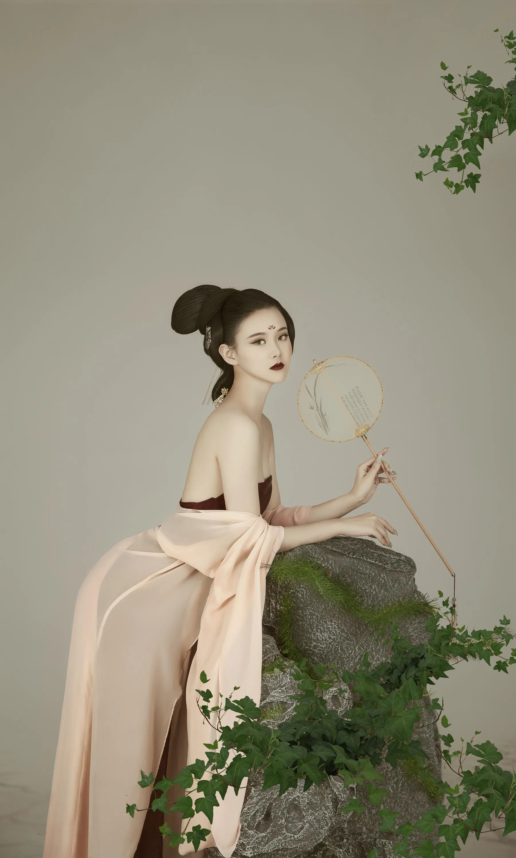 [YITUYU艺图语]2022.02.03 折轻扇 欣宝 [23P]插图3